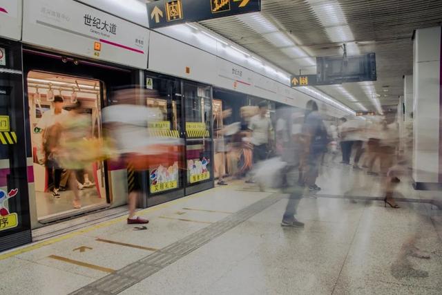 上海地铁不用安检了？是真的
