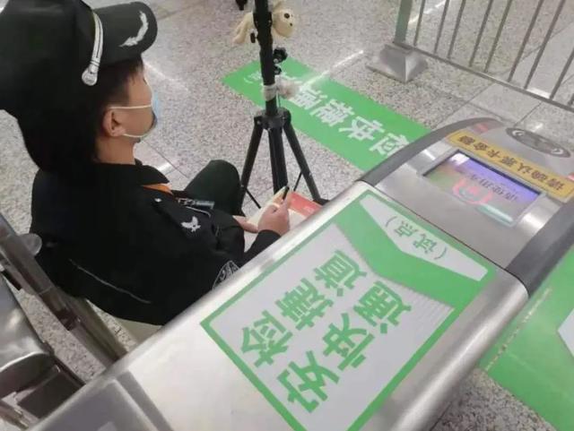 上海地铁不用安检了？是真的